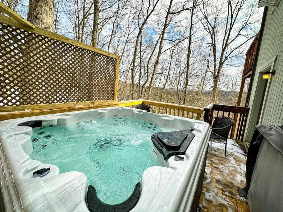 Hot Tub Sauna Steam Room - Bed and Breakfast East Stroudsburg