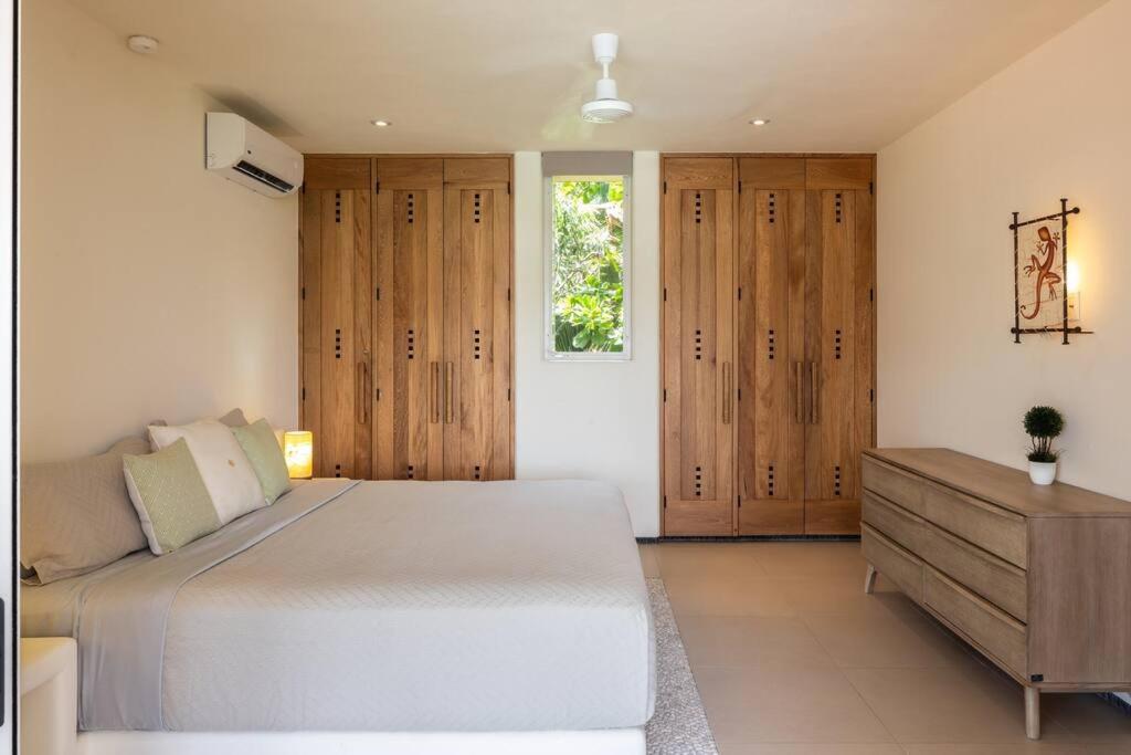 Deluxe One-Bedroom Apartment with Ocean View