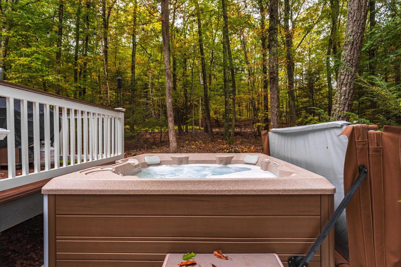 Hot Tub Secluded Fire Pit Hammock - B&B Stroudsburg