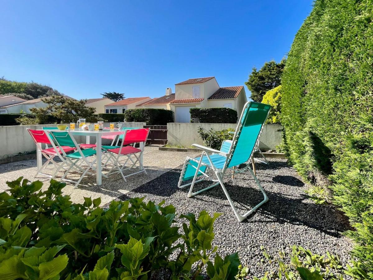 Maison Confortable à 300m de la Plage des Dunes avec Jardin et Parking Privé - FR-1-231-188 - B&B