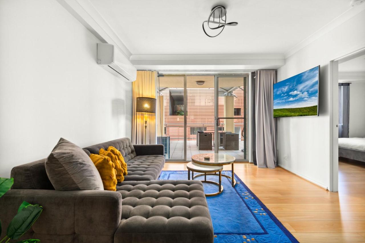 Spacious 2-Bed Apartment Near Parramatta CBD - B&B