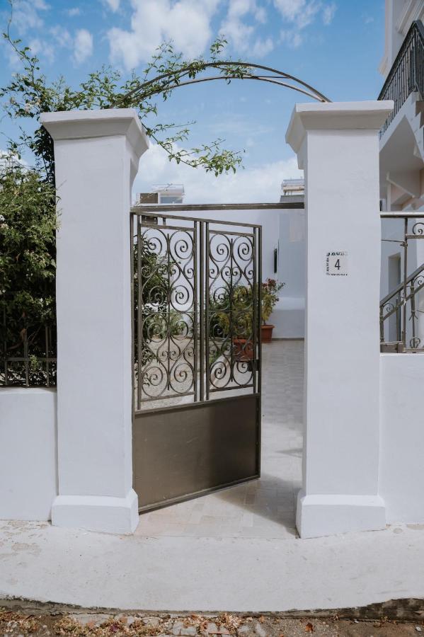Leoni's House near the Beach - Bed and Breakfast Kremastí