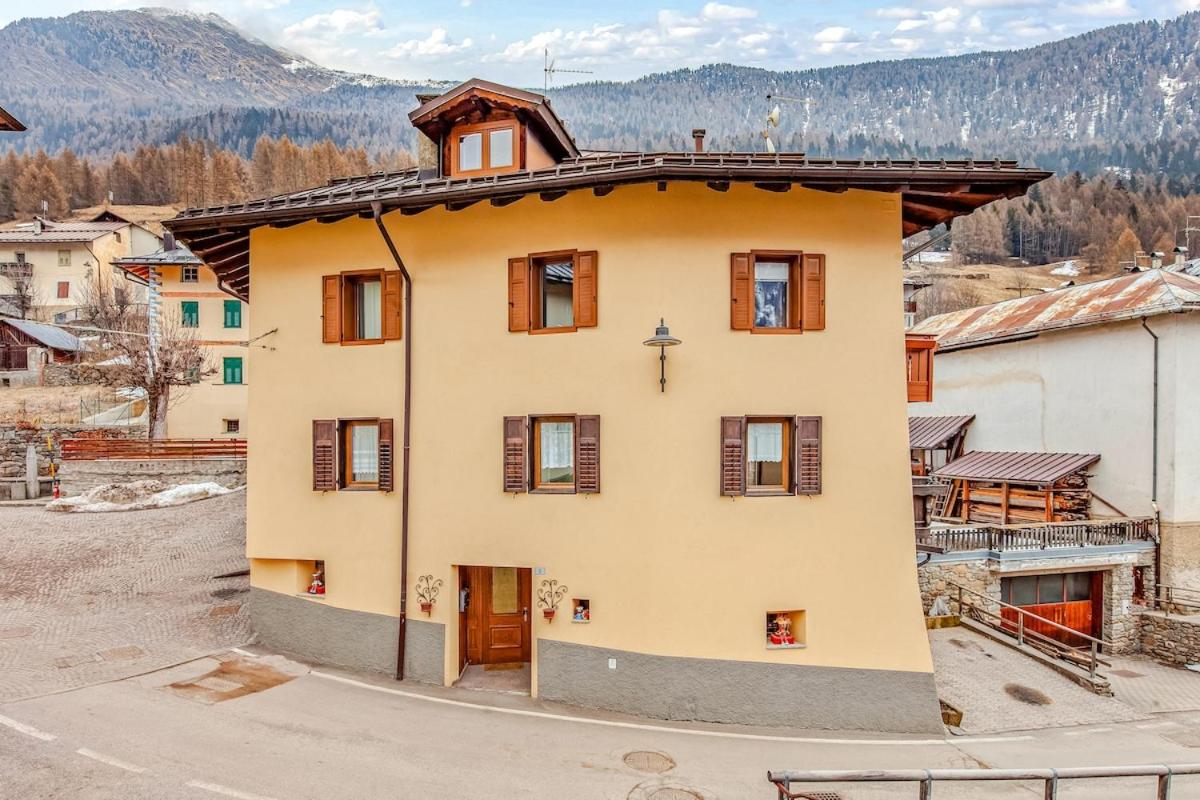 Celentino Apartment - close to the ski slopes PEIO - Chambres d’hôtes