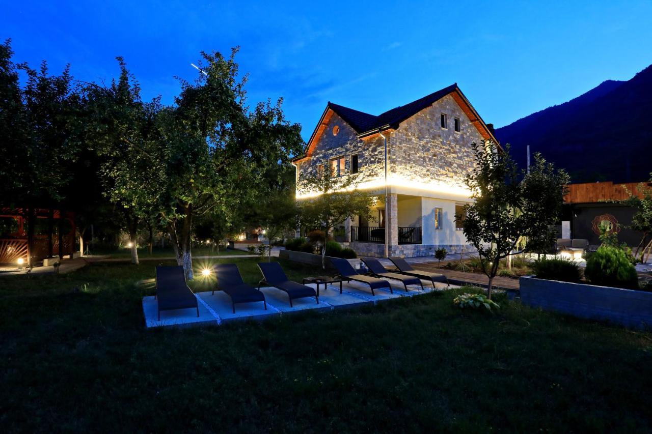Plis Bujtina - Guesthouse - B&B