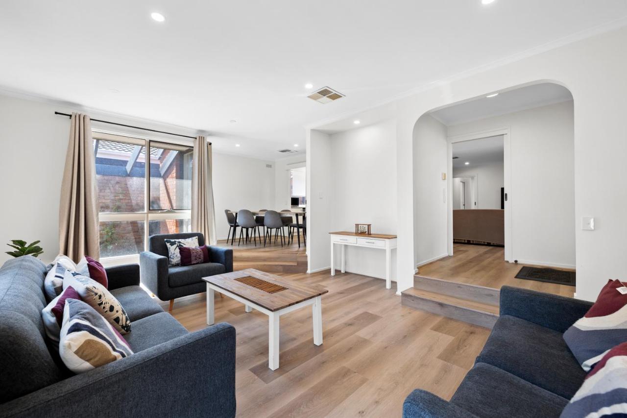 Family home- close to Knox City & Dandenong Ranges - Bed and Breakfast