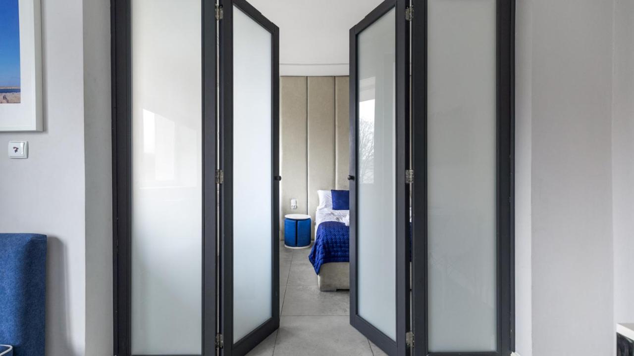 One-Bedroom Apartment with Balcony