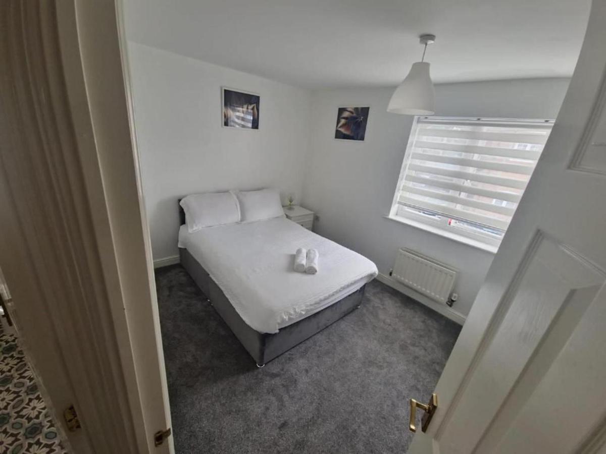 3Bed Maidstone Stay - WiFi Parking London Access - B&B