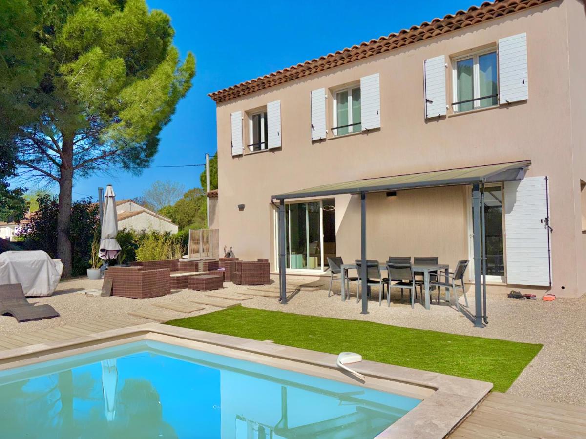 Villa style bastide provençale, piscine, jardin et parkings - Chambres d’hôtes Le Muy