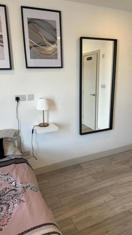 Brigstock 6 - B&B Thornton Heath