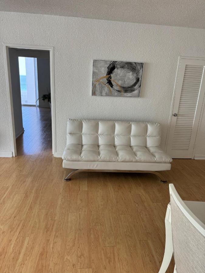 Ocean - B&B Hollywood