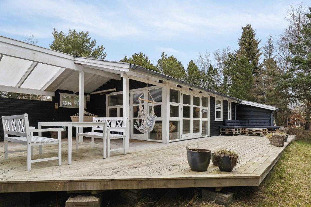 Charming Holiday Home Near Stenstrup Beach - B&B