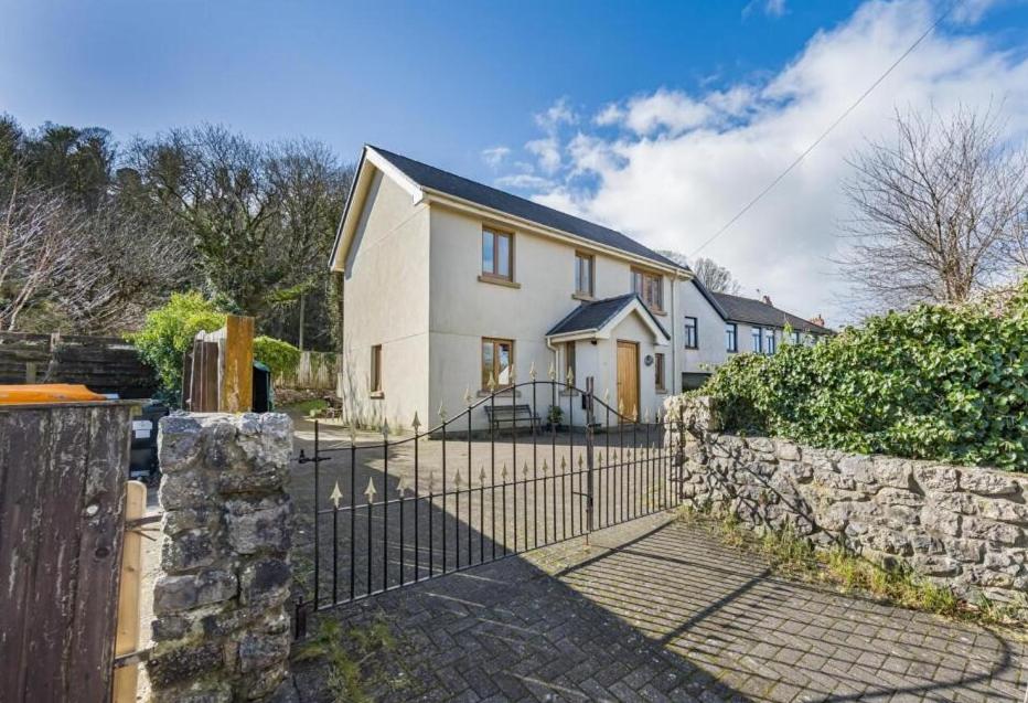 Gorgeous Home on Oxwich Bay! - Bed and Breakfast Swansea
