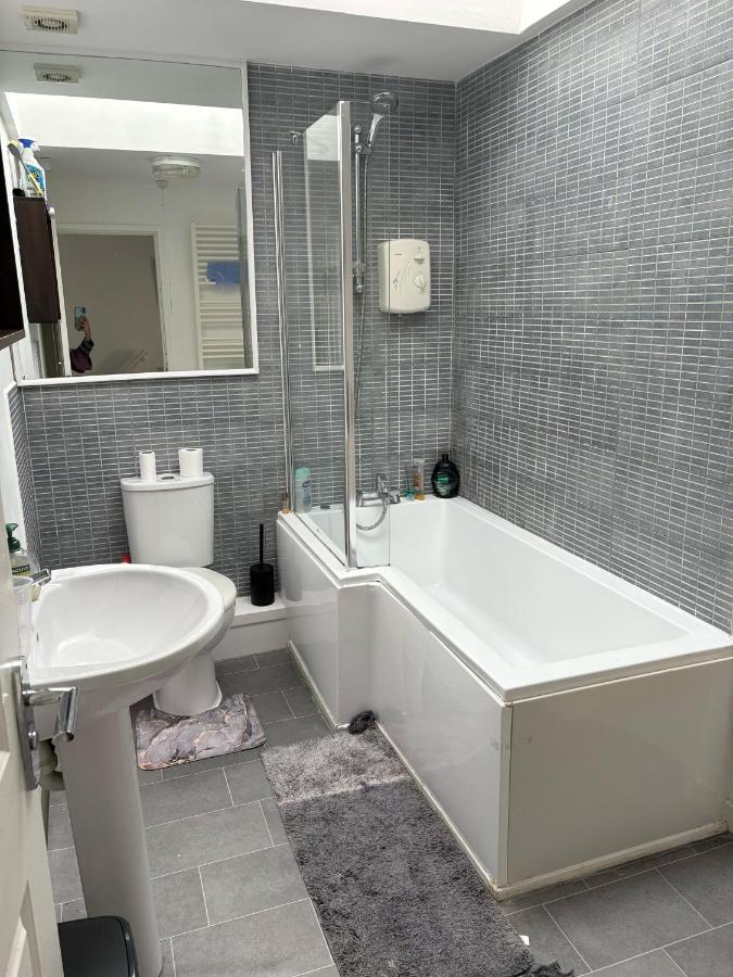 Camera Matrimoniale con Bagno in Comune 