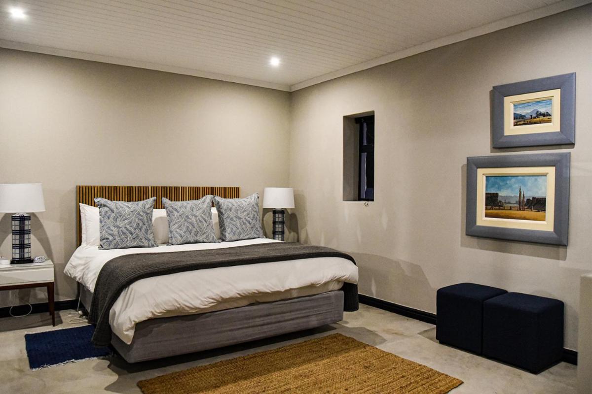 King Studio with Sofa Bed
