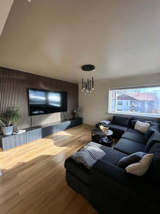 Álfhóll 4 húsavík oceanview - B&B
