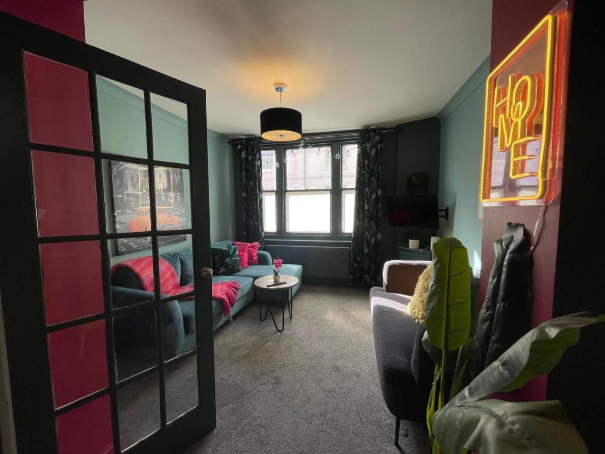Garden Town Flat Central Accommodating 8 Guests - B&B