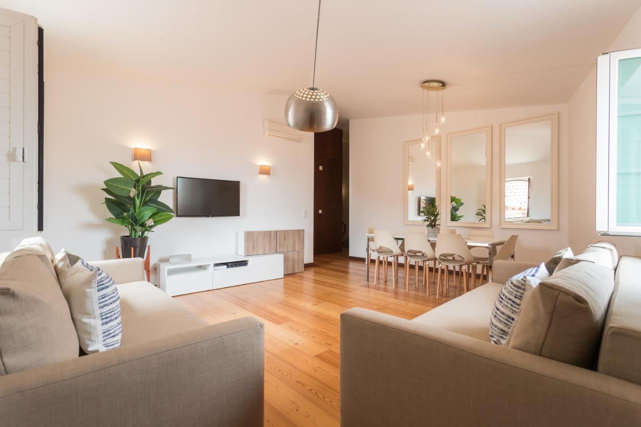 Alfama Modern Two Bedroom Apartment w River View and Parking by LU Holidays - B&B