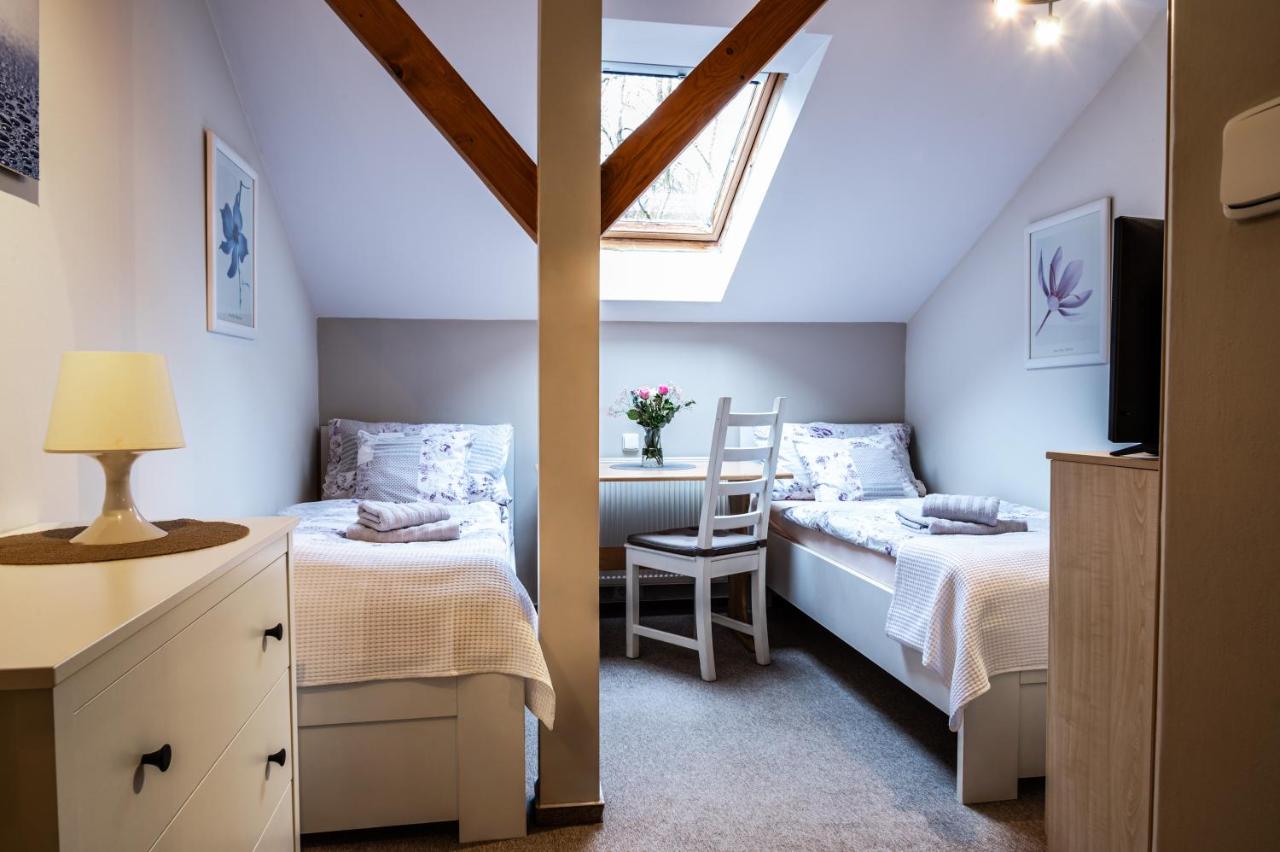 Kleines Zweibettzimmer