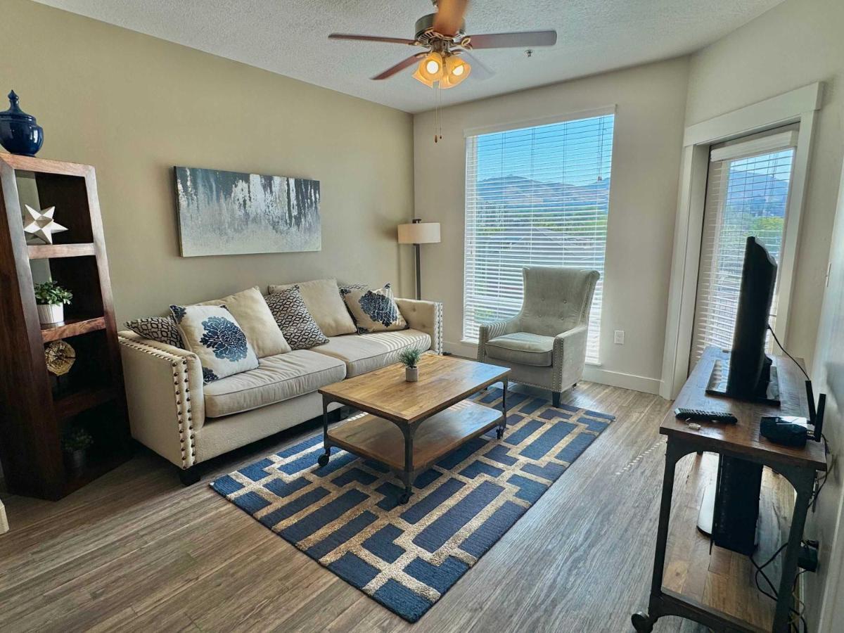 Downtown Condo with Mountain Views - B&B