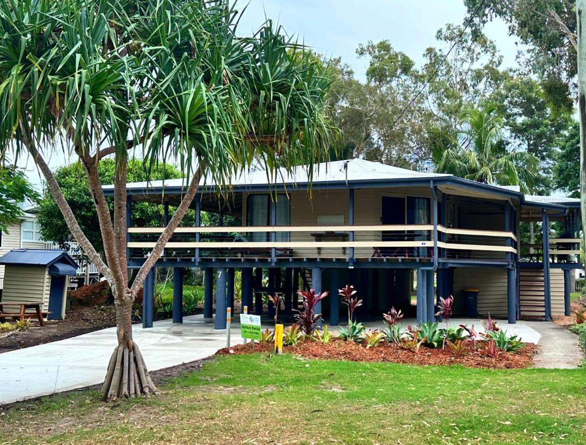 A Yearenda - Water Views -3BR - Steps to the Beach - B&B Burrum Heads
