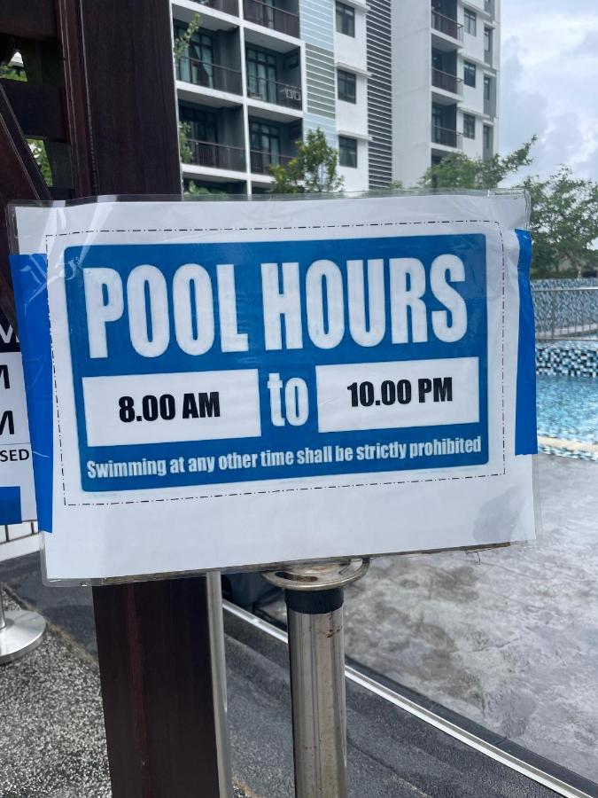 Desaru Apartment with Swimming Pool by Ucome Homestay - B&B Bandar Penawar