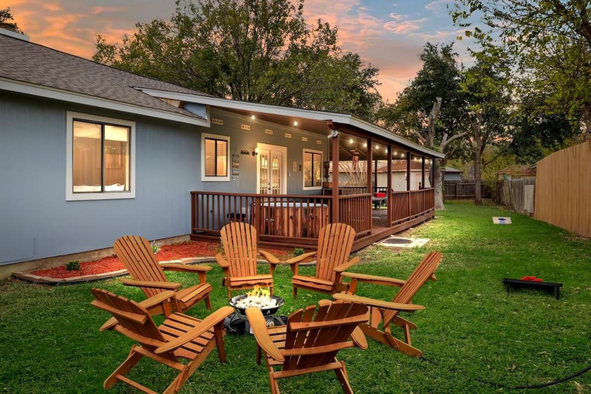 5BR Retreat with Game Room, Hot Tub & Big Yard - Sleeps 16 - 15 min to DT - Chambres d’hôtes Austin