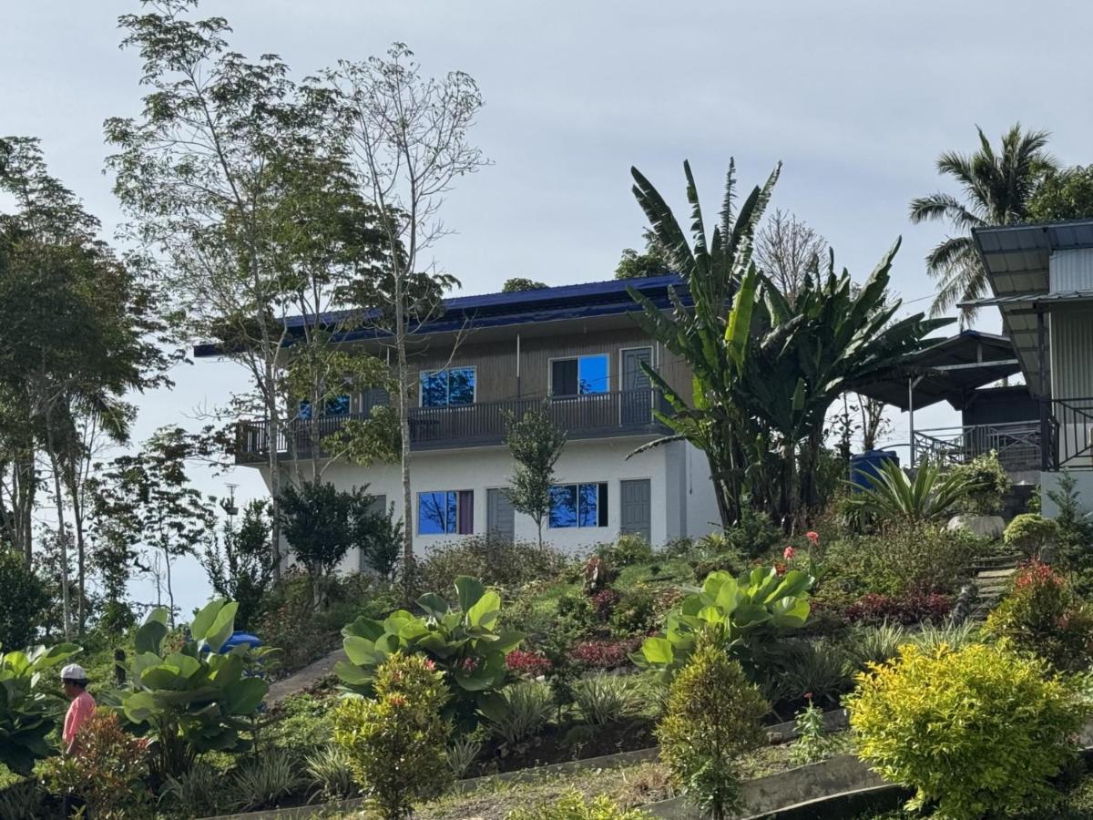 Helens Mountain Resort - B&B Binungan