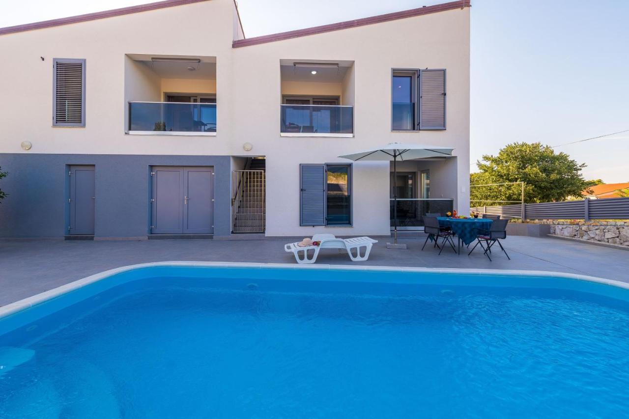 Apartments with a swimming pool Lukoran, Ugljan - 23933 - Bed and Breakfast Preko