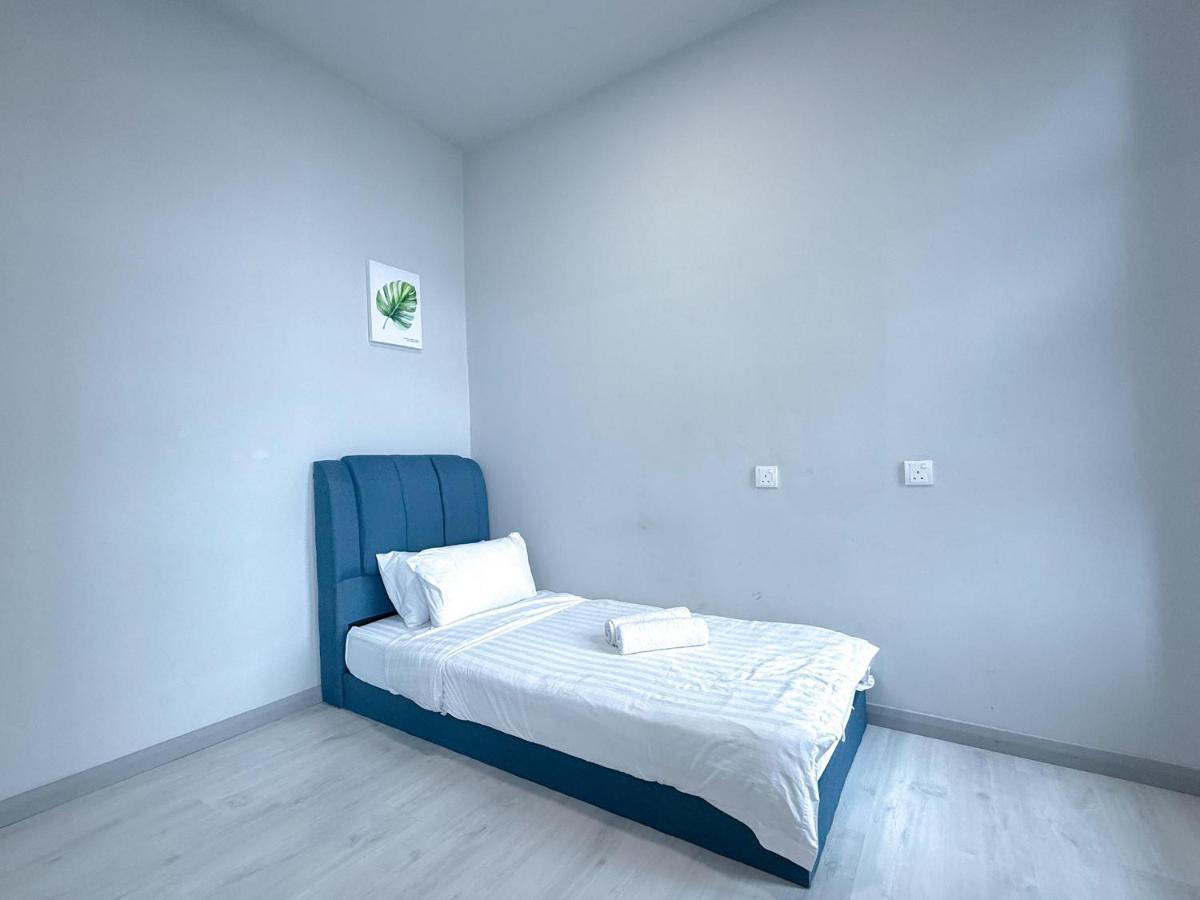 Two-Bedroom Deluxe Apartment with Ocean View