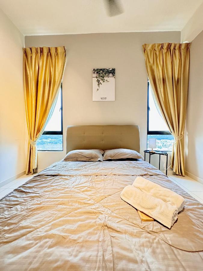 D'Summit Suite by Luxecocoo CK Kempas Setia Tropika - Ferienwohnung
