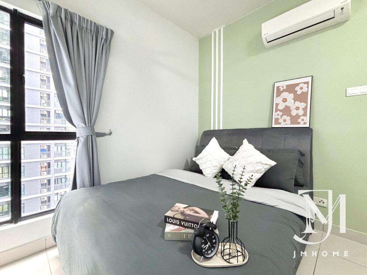 Majestic Maxim UCSI 2R near MRT #22 - B&B