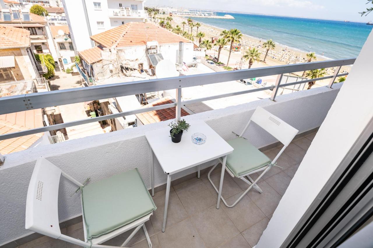 Quattro Beachfront Sea View Ap 34 - B&B Lárnaca