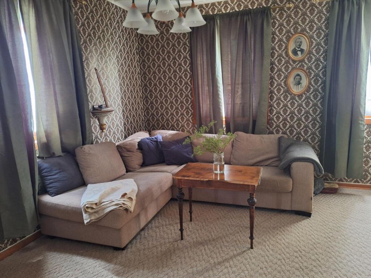 Villa ved sjøen og fjellene - B&B Myklebostad