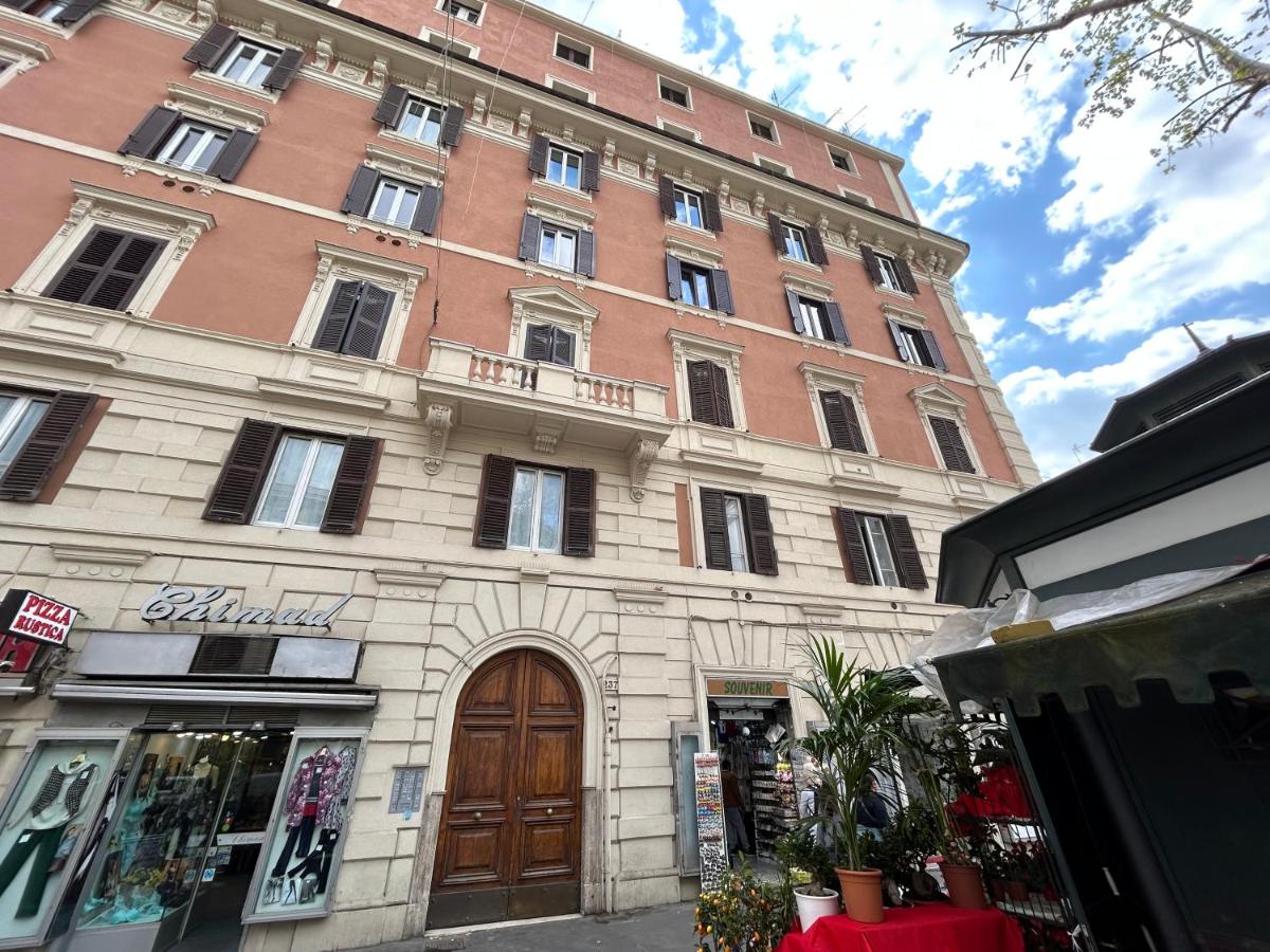 Domus Vittoria - B&B Roma