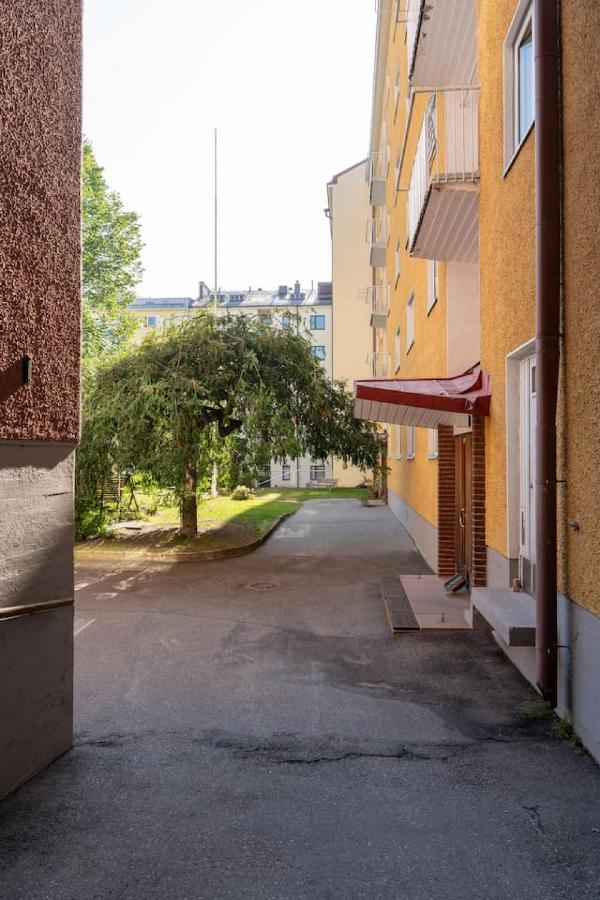 Bright, lush and comfortable apartment in Kallio - B&B Helsinki