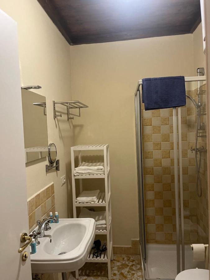Camera Matrimoniale/Doppia con Letti Singoli con Bagno Privato