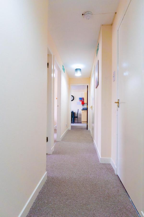 Lovely & Bright 2 Bed Apartment - Chambres d’hôtes Inverness