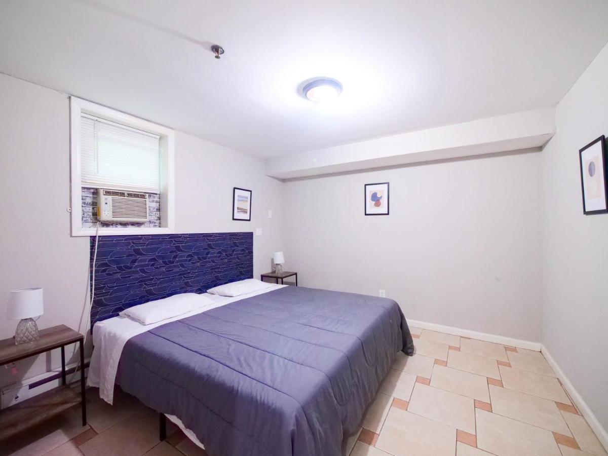 Spacious 2BR Apartment in Jersey City - Easy NYC Access - Bed and Breakfast Jersey City
