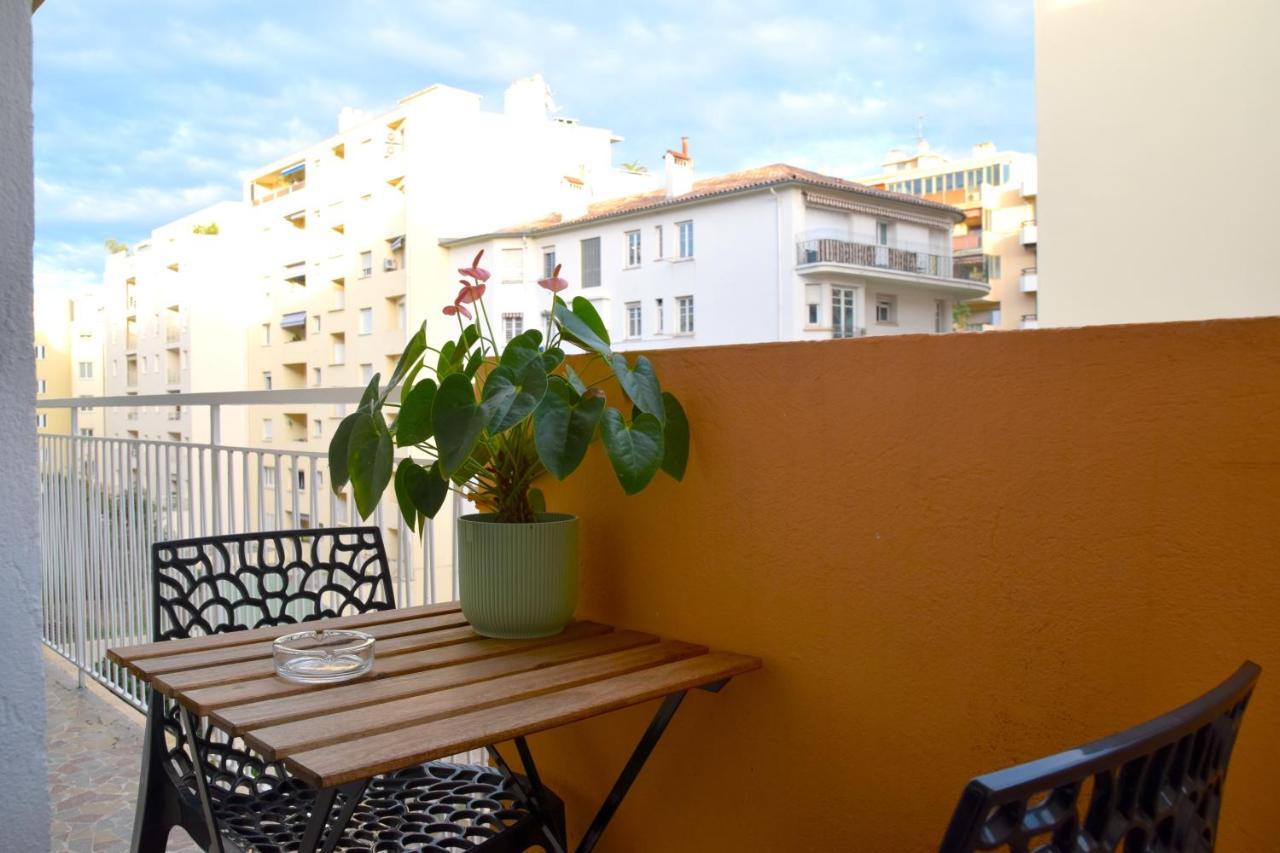 PLAYA l Charmant T2 Rénové l Terrasse l Plage - Chambres d’hôtes Antibes
