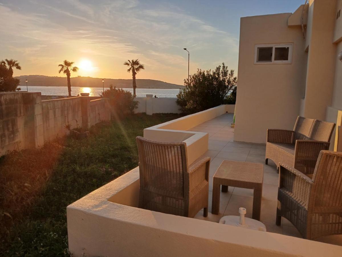Seafront Semi-Villa with an Outstanding Seaview - B&B San Pawl il-Baħar
