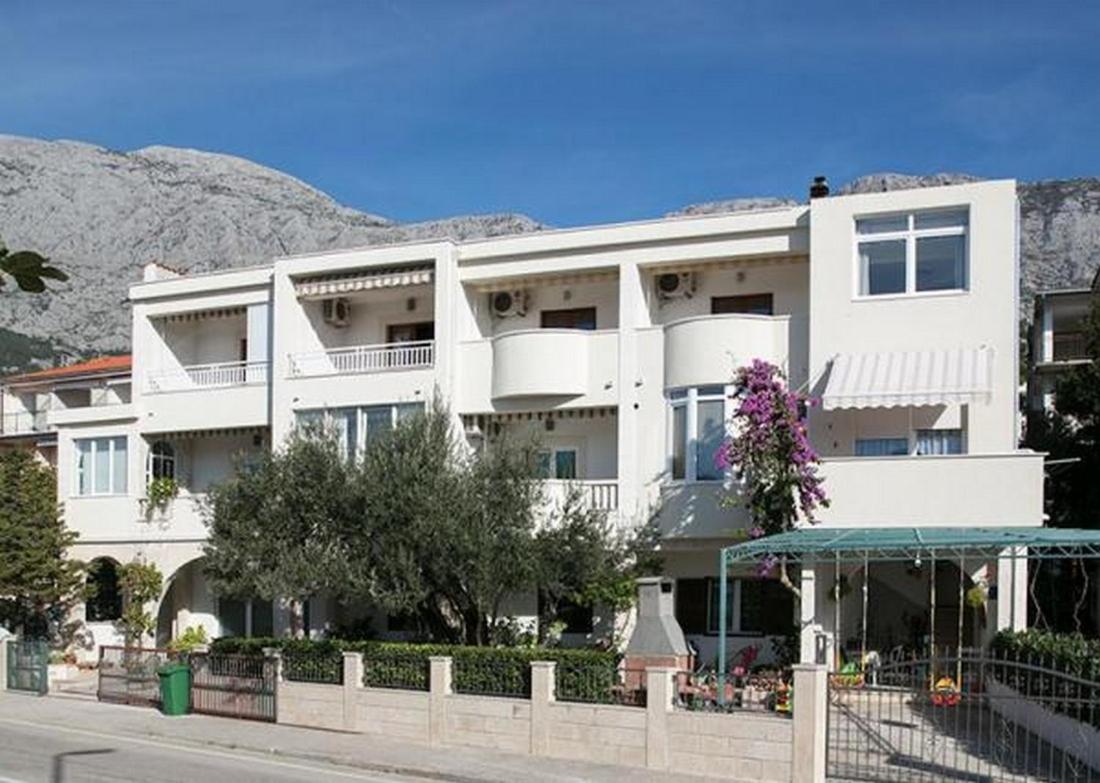 Apartments by the sea Tucepi, Makarska - 23944 - B&B