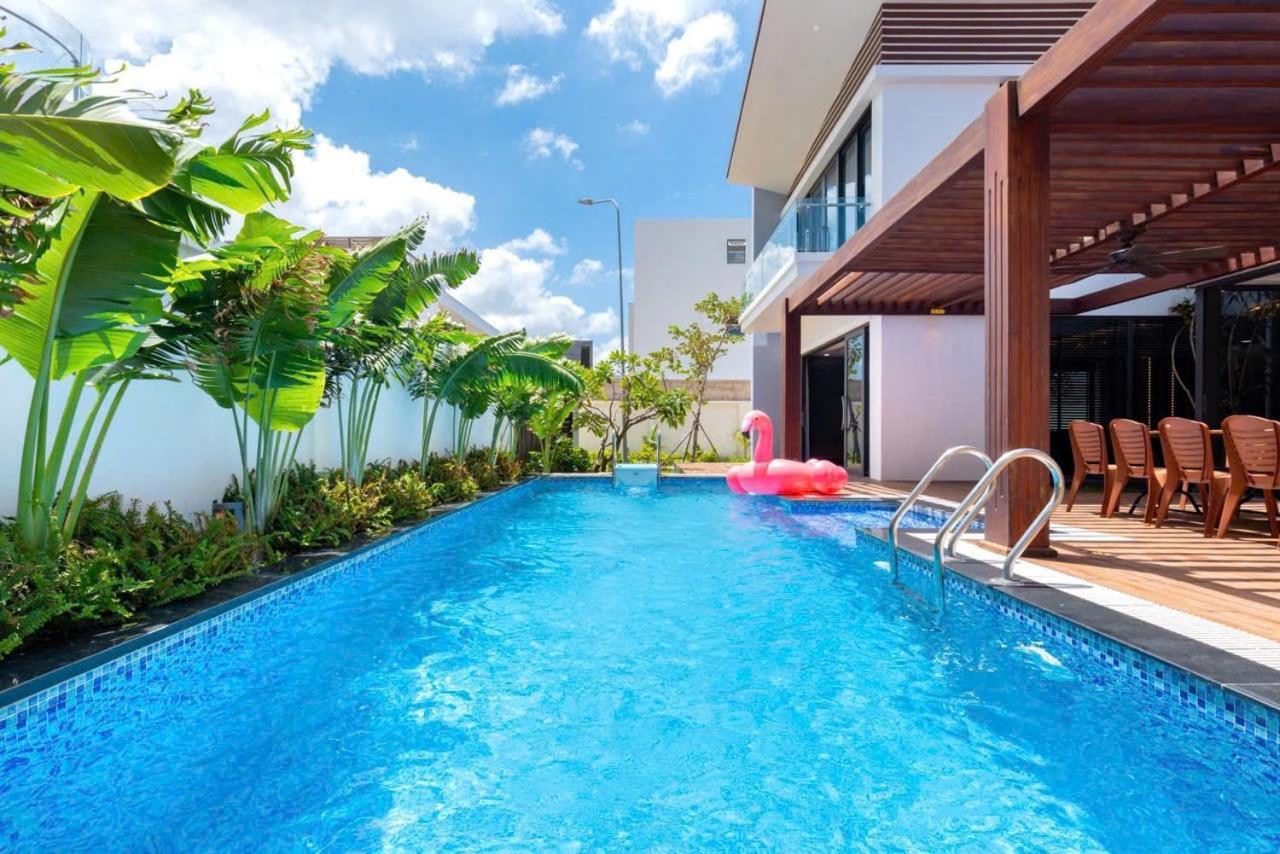 Nhà Nghỉ Mát Gần Bãi Tắm Resort Long Cung - B&B