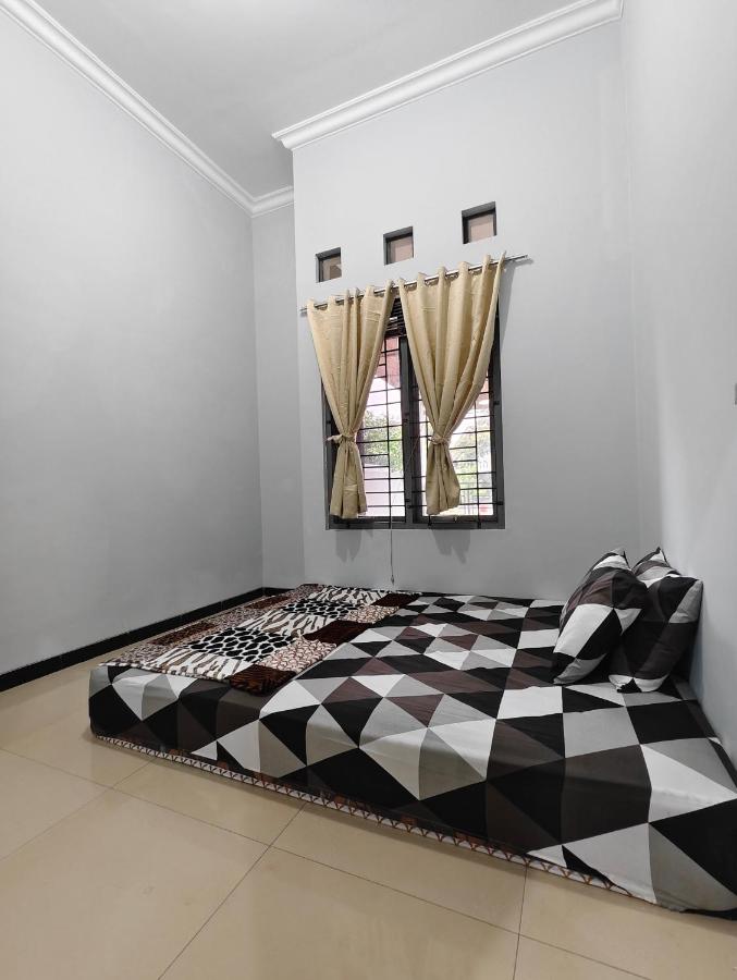 Homey Guesthouse Malang Syariah - Bed and Breakfast Klampok