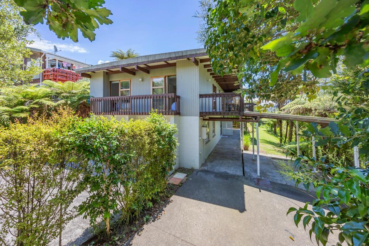 Spa Retreat Spacious 7 BRS 3 Baths Movie Lounge nice Garden with Parking - Ferienwohnung Auckland
