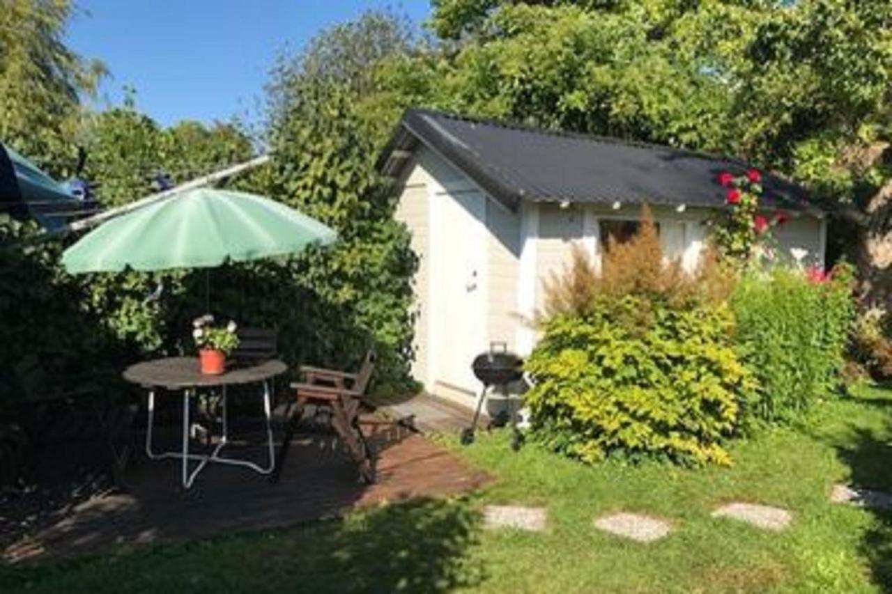Strandnära Stuga Bella - B&B Visby