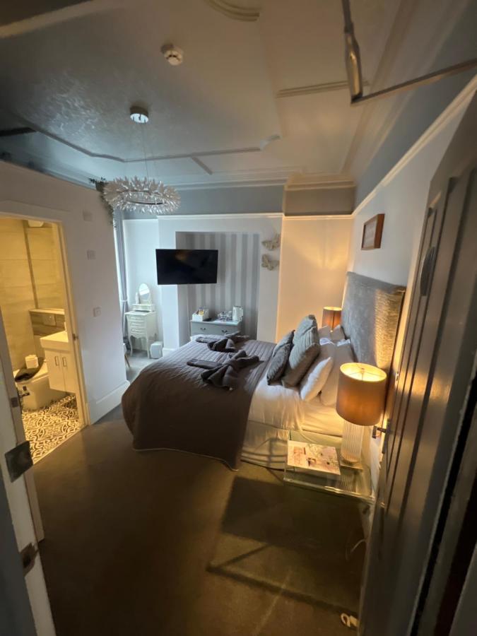 Deluxe Double Room with Shower