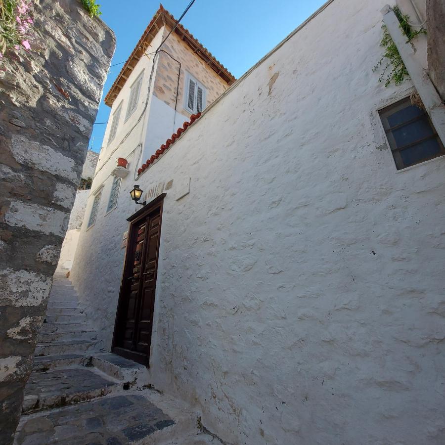 Christina's Stone House Apartment - B&B Ýdra