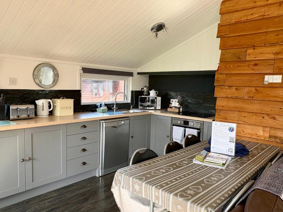 Woodpecker Lodge, Pet Friendly, Hoburne Passes included - B&B