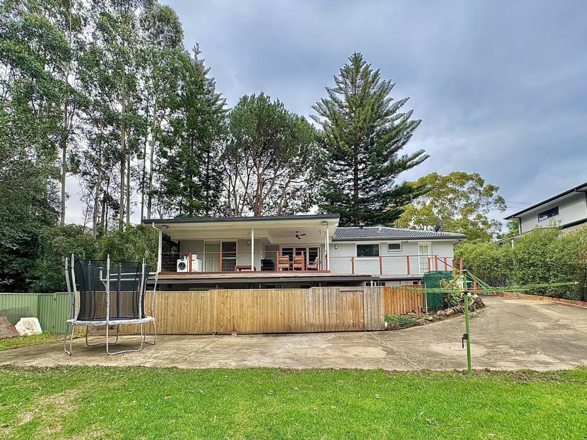 Spacious 4BR Near Eastwood - Sleeps 9 - Free Parking - B&B Sydney