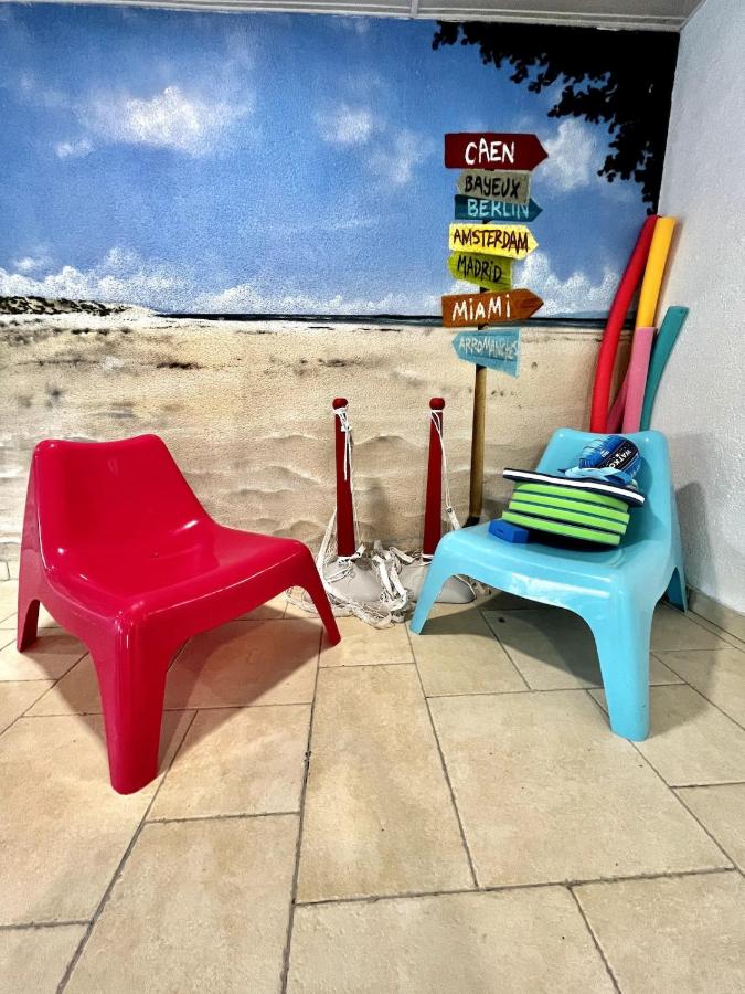 Le Havre Normand Villa piscine intérieure terrain de pétanque baby foot, ping pong, table de poker, billard, terrasse aménagée, jardin, proche plages du débarquement entre Caen et Bayeux - Chambres d'hôtes Coulombs